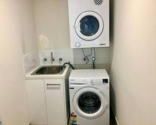 Trendy, Self Contained Inner City Apartment!! - Wagga Wagga - 7