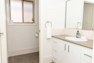 Lovely 3 Bed, 2 Bath in the City Centre! - Wagga Wagga - 7