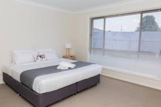 Lovely 3 Bed, 2 Bath in the City Centre! - Wagga Wagga - 3