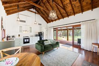 Grandview Accommodation - Hideaway Huts - Dawesley - 8