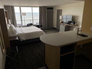Holiday Inn Detroit Lakes - Lakefront by IHG - 5