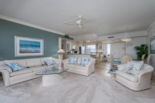 Welcome to Ambassador # 905 Penthouse condo - 2