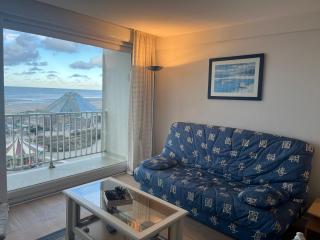 Appt plein centre , face mer avec parking - 8