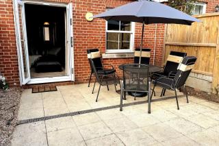 New! Peaceful 4 Bed home - Quiet and Cosy - 5