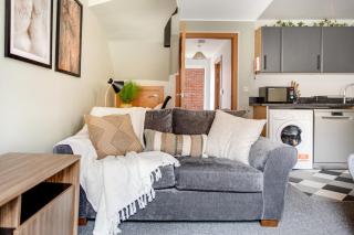 New! Peaceful 4 Bed home - Quiet and Cosy - 7