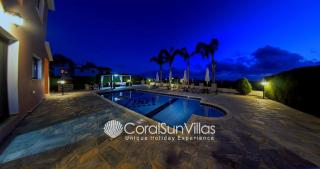 Family Villa Short Walk To Coral Bay Strip 5 Min and Pub, shops etc - Peyia - 1