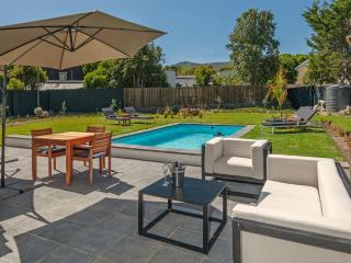 Glow Boutique Suites & Guesthouse - 1