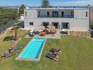 Glow Boutique Suites & Guesthouse - 2