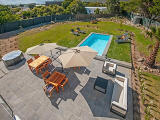 Glow Boutique Suites & Guesthouse - 1
