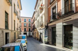 For You Rentals Teatro Real Plaza Apartment TEMPORAL Saint Martin Madrid TRU5 - Madrid - 4