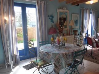 Maison de charme près de la côte sauvage avec jardin et terrasse - FR-1-418-128 - Locmaria - 8