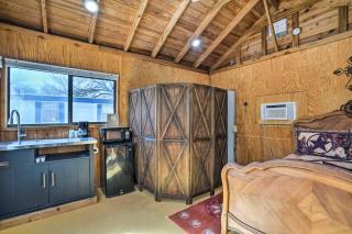 Waterfront Lake Dunlap Studio Cabin with Dock - New Braunfels - 5