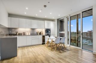 2 Bed 2 Bath Next to Nine Elms Station - Zone 1 - 2