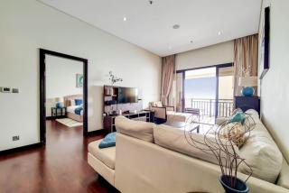 Royal Amwaj Residences North - Vibrant Two Bedroom - Dubai - 2