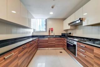 Vacationer I Sparkle T1 2 Bedroom I Marina Views I Steps away from Beach I Gym, Pool, Parking & Wi-Fi - 7