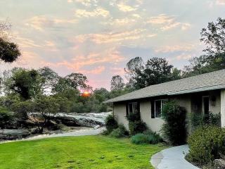 Yosemite Cozy house with King Bed, Fast Wifi & Hot Tub - 5