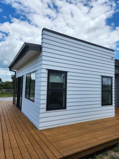 Aberdeen Cottage with Hobbit House sleep-out - 7
