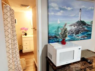 Guest House with Private Entrance- walk to Downtown Noblesville - Noblesville - 2
