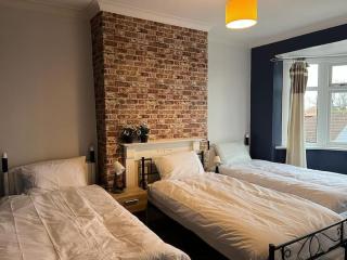 Ovington Grove 2 fully equipped kitchen free parking 3 bedrooms Netflix - 4