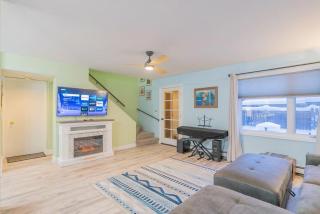 The Garay Townhome w/Contemporary Vibes - Fairbanks - 1