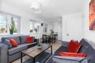 Pinewood Studios, Iver Slough Heathrow 1 & 2 Bedroom Apartments with Parking by Arista Living - Slough - 6