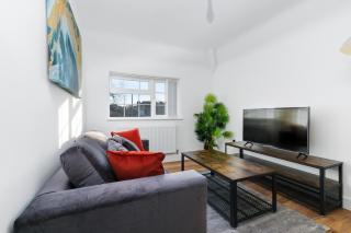 Pinewood Studios, Iver Slough Heathrow 1 & 2 Bedroom Apartments with Parking by Arista Living - Slough - 9