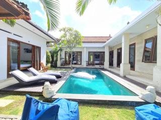 Villa Madalena 4BR Family Villa w Pool Walk to best Beach & Cafe - Canggu - 0