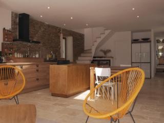 Villa Contemporaine avec Jardin, à 1,5 km de la Plage: 8 pers., 2 Terrasses, Wi-Fi, Baignoire Balnéo - FR-1-418-198 - Locmaria - 6