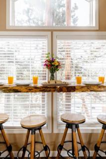 Cozy 1BR Chalet Pikes Peak,Grill and Relaxing Patio - 5