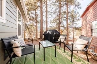 Cozy 1BR Chalet Pikes Peak,Grill and Relaxing Patio - 3