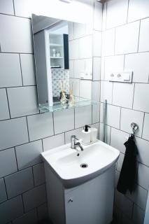 Black & White Apartment with a gift soft PANDA - Budapest - 3