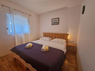 Cozy apartments with seafront terraces - Omiš - 5