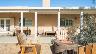 Hillside Desert House - Hot Tub, Fire Pit and BBQ! home - Yucca Valley - 3