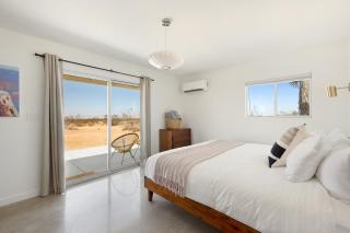 Relax in Style at The Green Jackrabbit - Hot Tub, Record Player home - 6