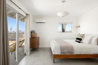 Relax in Style at The Green Jackrabbit - Hot Tub, Record Player home - 1