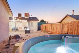The RockHopper - Hot Tub, Fire Pit & Walk to Downtown JT! home - Joshua Tree - 9