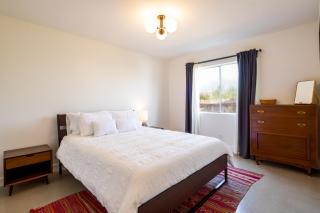 The RockHopper - Hot Tub, Fire Pit & Walk to Downtown JT! home - Joshua Tree - 4