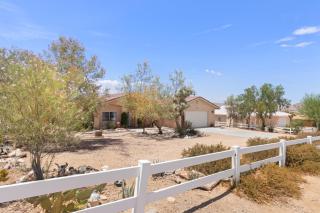 Euphorbia House - Fire Pit, Ping Pong, Tether Ball & Dark Skies home - Yucca Valley - 1