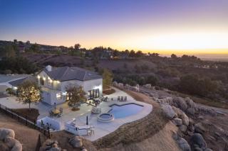 Chateau Evie James -High End Luxury Home withPool,Hot Tub,Gameroom home - Temecula - 0