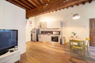 Dante s Home Cozy in Center Town - 5