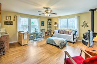 Charming Rusk Guest Cabin with Shared Yard - Rusk - 7