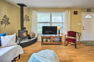 Charming Rusk Guest Cabin with Shared Yard - Rusk - 6