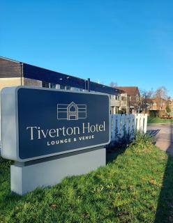 Tiverton Hotel Lounge & Venue - 9