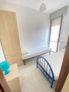 Complesso Mosaico NON FORNISCE PRESTAZIONI DI CARATTERE ALBERGHIERO, appartamenti arredati come da foto, Per il Check in Agenzia Ferro Viale Francesco Petrarca 391 lido Adriano Ra - Lido Adriano - 4