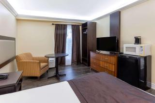 Travelodge by Wyndham Sarnia - Sarnia - 2