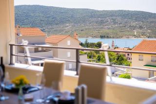 DITO - 4 stars - Cres - 9