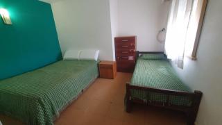 Habitacion economica con estacionamiento Necochea - 5