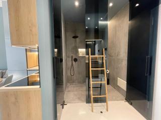 Ambassador Skyline Apartments - 4