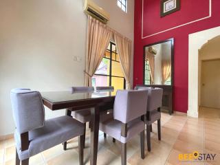 Afamosa Villa with private pool by BeeStay - Kampong Alor Gajah - 2