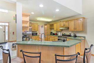 Game Room Poconos Family Home 13 Mi to Skiing! - 2